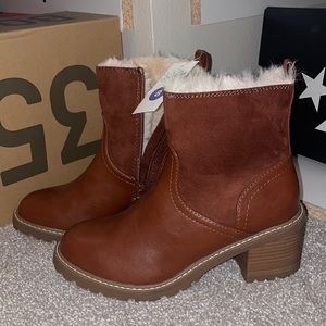 Universal thread boots